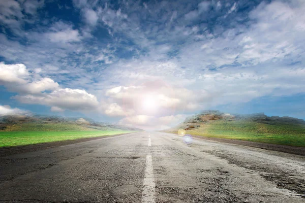 Estrada e céu — Fotografia de Stock