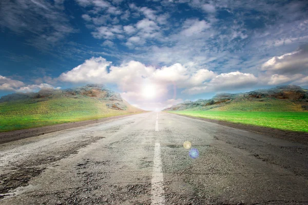 Estrada e céu — Fotografia de Stock