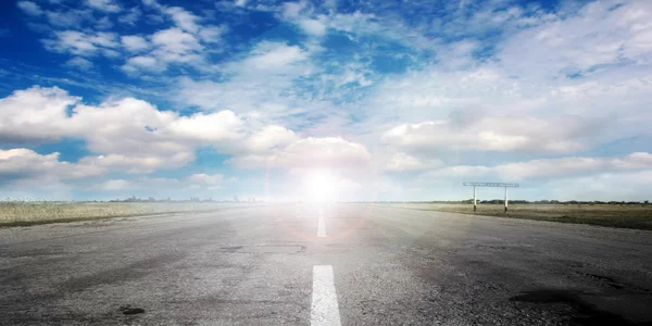 Carretera y cielo — Foto de Stock