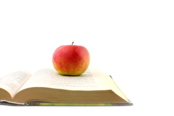 Βιβλίο και μήλο — Φωτογραφία Αρχείου