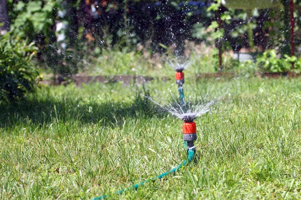 Vatten sprinkler — Stockfoto