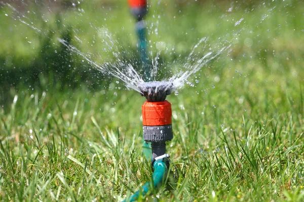 Vatten sprinkler — Stockfoto