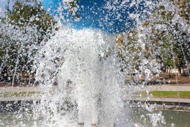 sahne su bașlığı