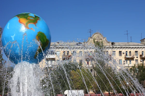 Fontaine dans la ville — Photo