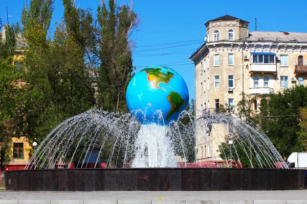 Fontaine dans la ville — Photo