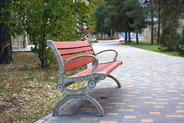 Banc de jardin en bois — Photo