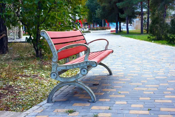 Banc de jardin en bois — Photo