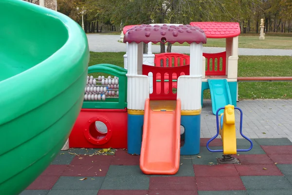 Attrezzatura per parco giochi per bambini — Foto Stock