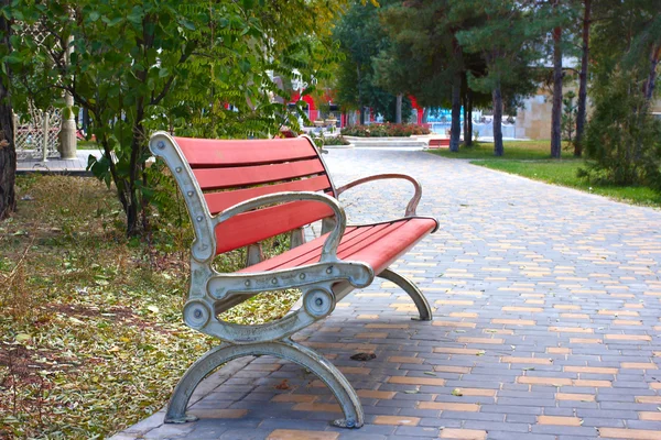 Banc de jardin en bois — Photo