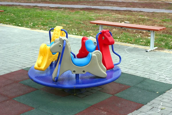 Attrezzatura per parco giochi per bambini — Foto Stock