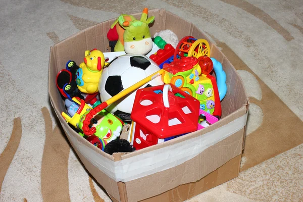 Caixa com brinquedos — Fotografia de Stock
