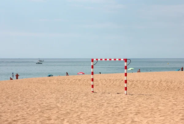 Солнечный песчаный пляж — стоковое фото
