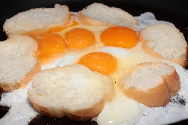 Fried eggs and bread — Stock Photo, Image