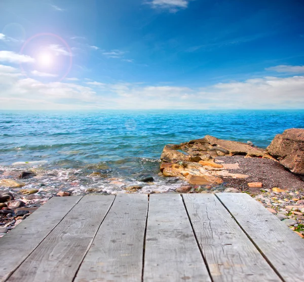 Holzsteg und das Meer — Stockfoto