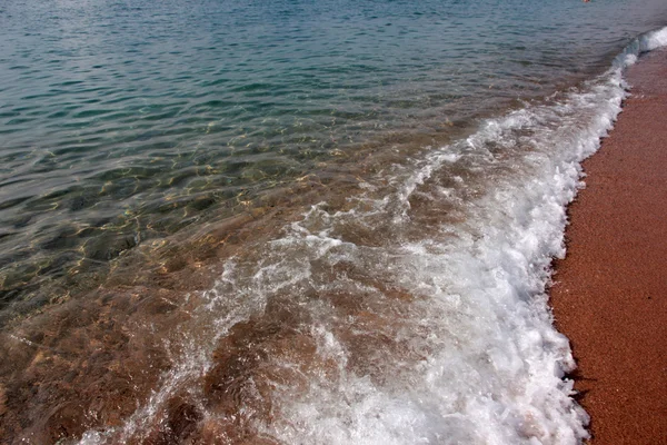 Hullámok és a tenger partján — Stock Fotó