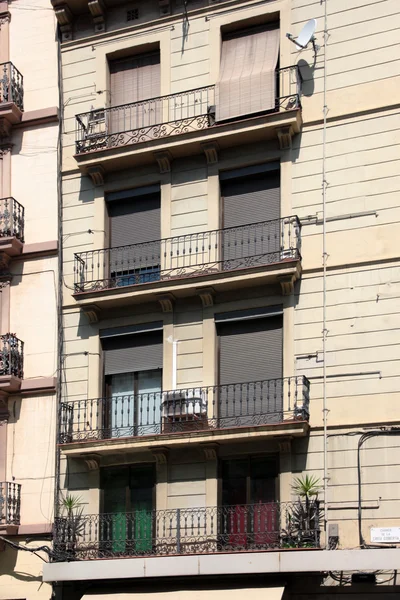 Barcelona straten en gebouwen — Stockfoto