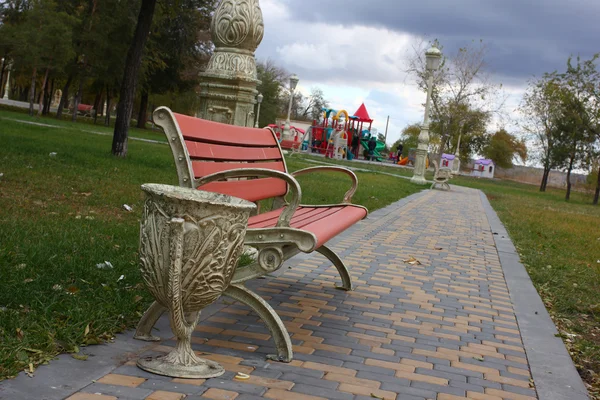 Escena Banco de jardín de madera — Foto de Stock