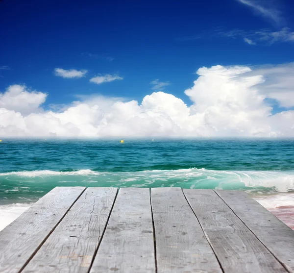 Die Seebrücke und das Meer — Stockfoto