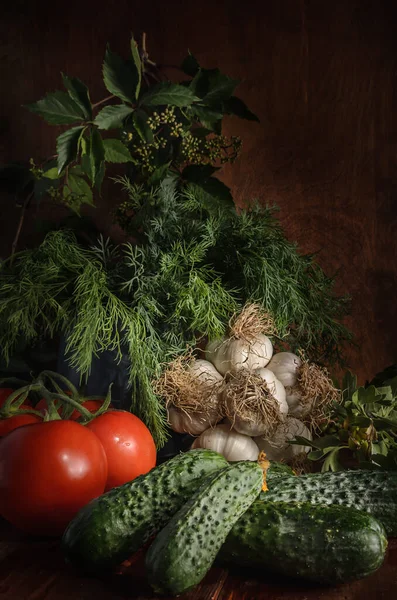 Reifes Gemüse Auf Dunklem Holzgrund Rustikalen Stil — Stockfoto