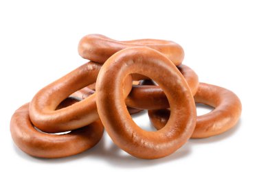 Yumuşak gölgeli beyaz arkaplanda simit