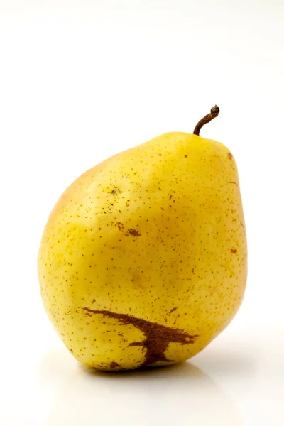Fruchtfrische Birne Mit Einer Unvollkommenen Form Selektiver Fokus Mit Geringer — Stockfoto