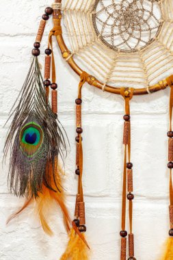 Rüya Yakalayıcı. Amerikan yerlilerinin geleneksel maskotu. Sığ alan derinliğine sahip seçici odak.