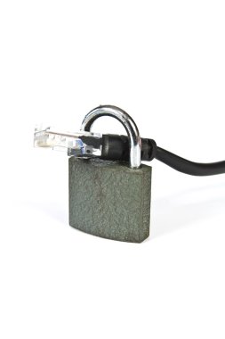 Bir asma kilit ile enterne tel kablo