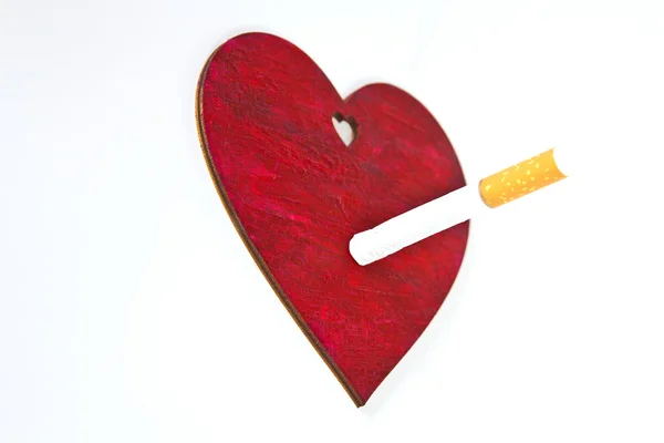 Red heart and cigarette — Stock Photo, Image