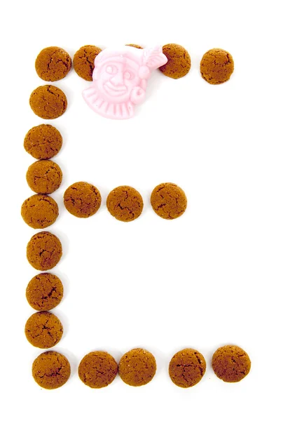 Ginger nuts, pepernoten, in de vorm van de letter E geïsoleerd op wh — Stockfoto