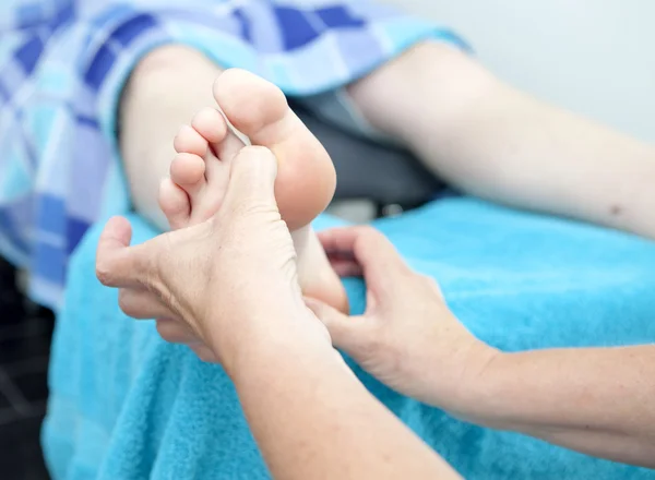 Massage feet by pedicure — Stock Photo, Image
