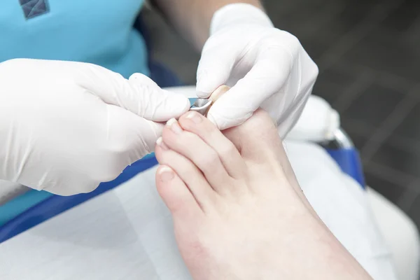 Cutting toe nails by pedicure — Stock Photo, Image