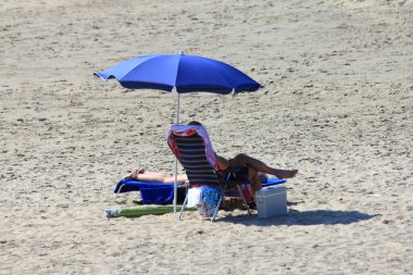 Brouwershaven, Hollanda 22 Ağustos 2015: Brouwersdam 'daki Kuzey Denizi kıyısı