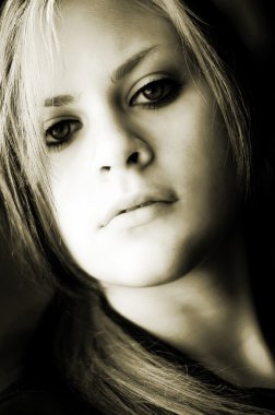 sepya sesi kadın portresi