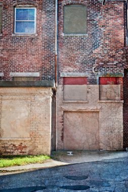 eski tuğla bina harap