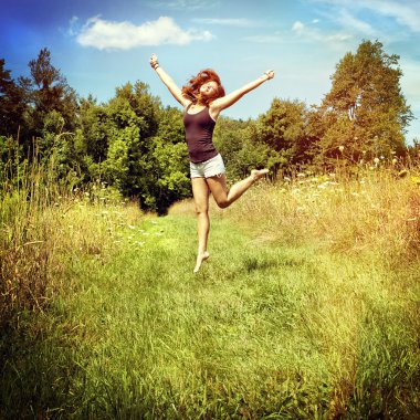 kadın doğanın geçit üzerinde atlama