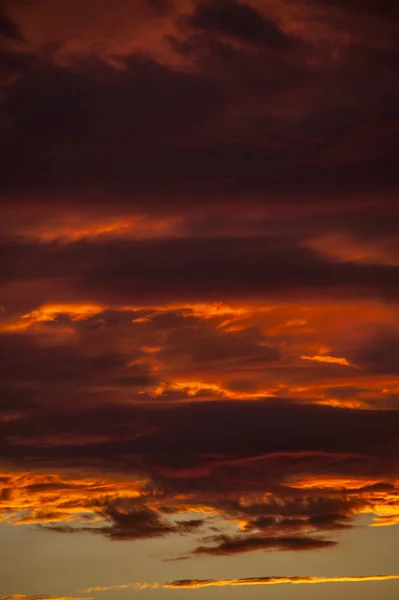 Nuvens de laranja dramáticas — Fotografia de Stock