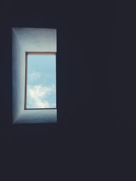 Φως παράθυρο θέα στον ορίζοντα του νέφους — Φωτογραφία Αρχείου