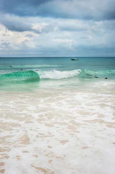 Ocean Wave with anchored boat — Stock Photo, Image