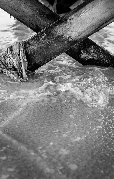 Onder een pier — Stockfoto