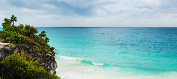 Panoramic beach scene — Stock Photo, Image