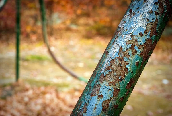 Część starych zardzewiałych swingset — Zdjęcie stockowe