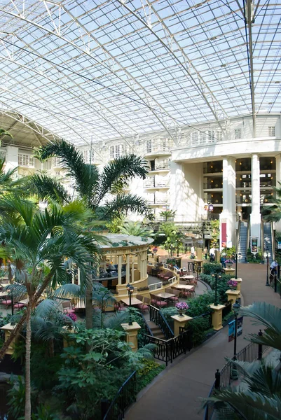 Atrium in een resorthotel — Stockfoto