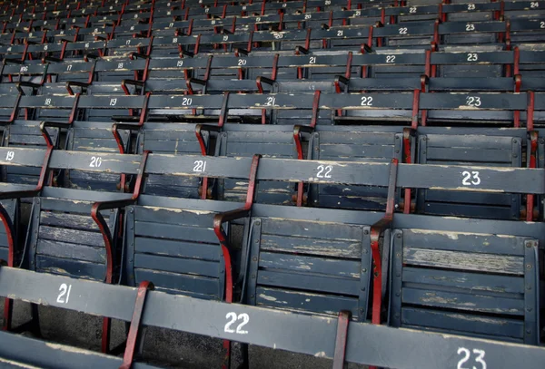 Oude honkbal stadion zitplaatsen — Stockfoto