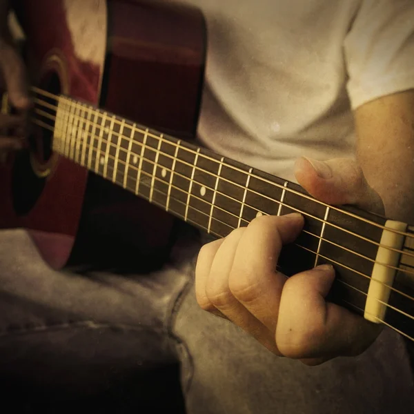 Man playing guitar — Stock Photo, Image