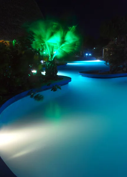 Luxusní resort v noci — Stock fotografie