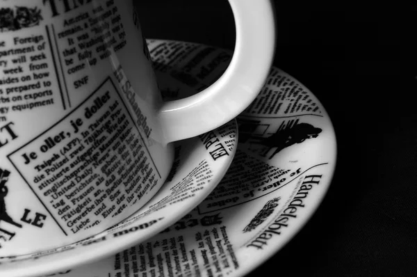 Tasse à café avec impression journal — Photo