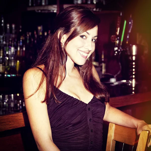 Pretty Brunette at Bar — Stock Photo, Image