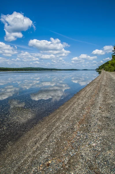 Cloud reflection on calm water — Stock Photo, Image