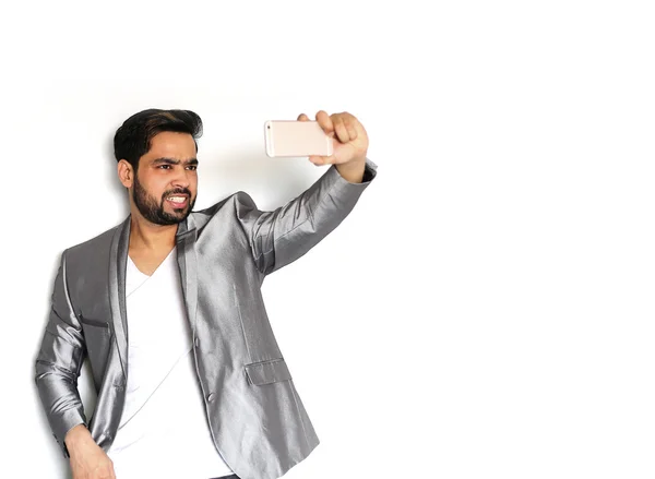 Молодий індійський бізнесмен фотографування себе — стокове фото