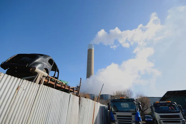 Rook uit fabriek — Stockfoto